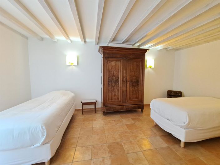 Image No.11-3 Bed House for sale