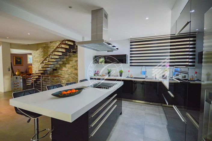 Image No.13-3 Bed House for sale