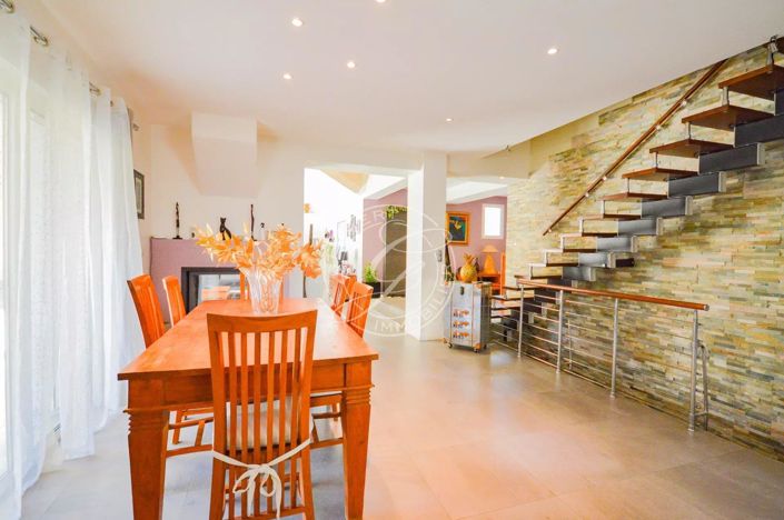 Image No.15-3 Bed House for sale