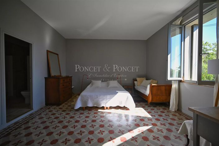 Image No.16-10 Bed House for sale