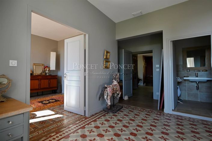 Image No.17-10 Bed House for sale