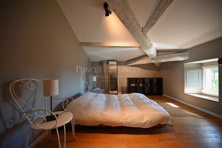 Image No.32-10 Bed House for sale