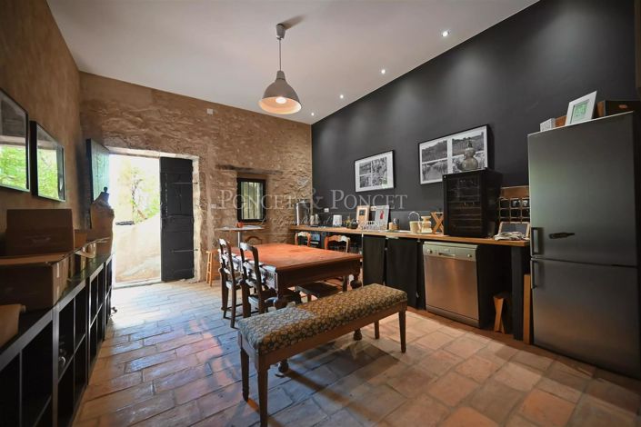 Image No.35-10 Bed House for sale