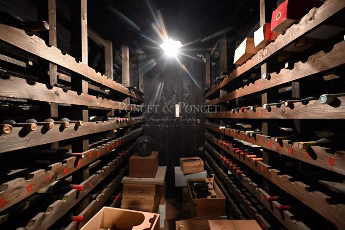 Image No.38-10 Bed House for sale