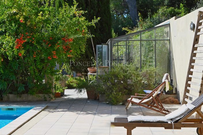 Image No.42-10 Bed House for sale