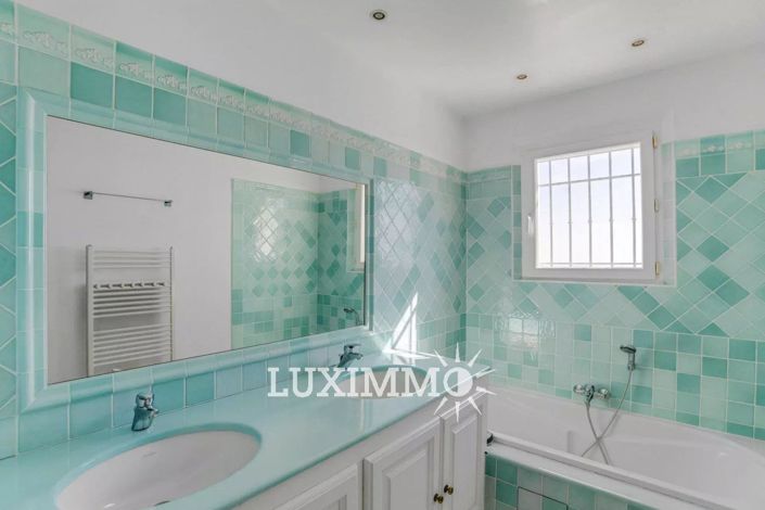 Image No.10-6 Bed House for sale