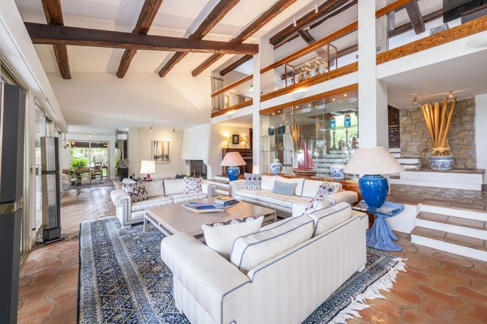 Image No.8-10 Bed House for sale