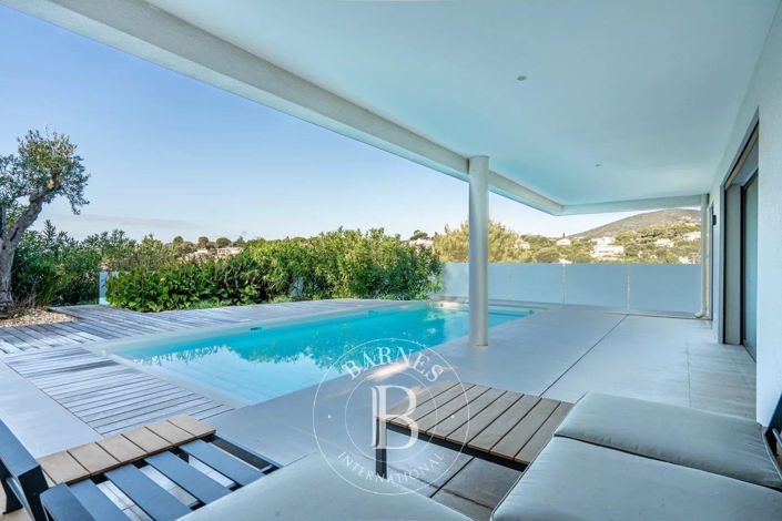 Image No.10-3 Bed House for sale