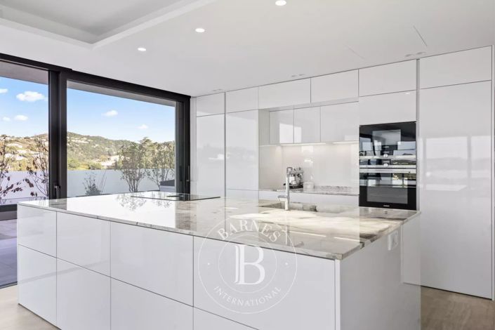 Image No.7-3 Bed House for sale