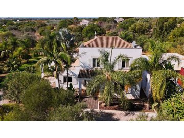 6 Bed House for sale