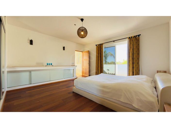 Image No.16-6 Bed House for sale