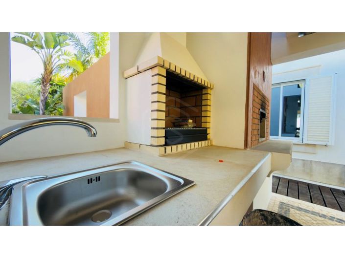 Image No.20-6 Bed House for sale