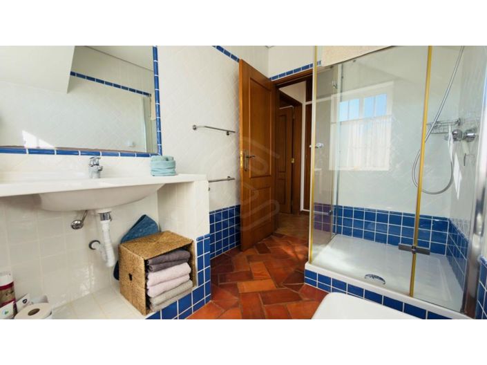 Image No.32-6 Bed House for sale