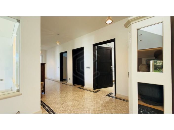 Image No.6-6 Bed House for sale