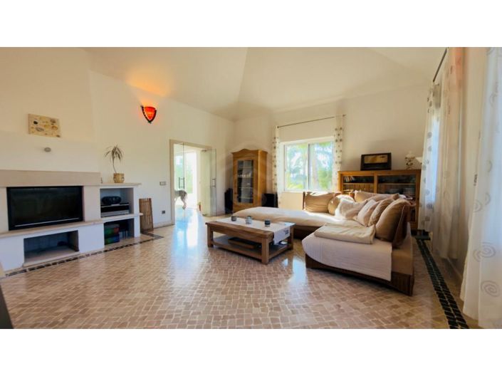 Image No.7-6 Bed House for sale