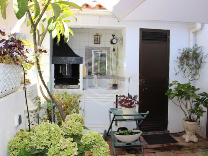 Image No.11-3 Bed House for sale