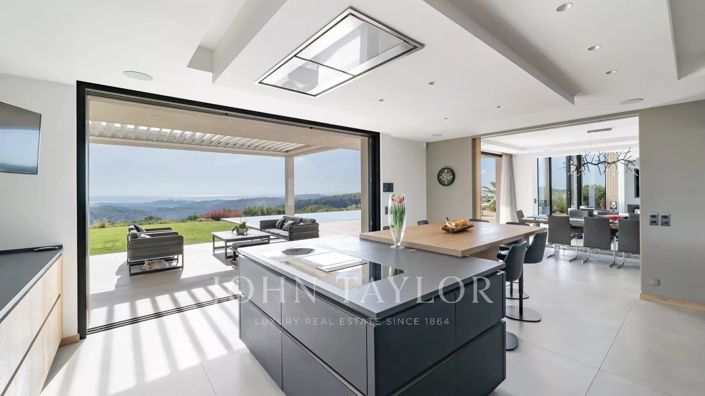 Image No.10-6 Bed House for sale