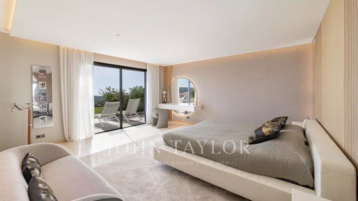 Image No.11-6 Bed House for sale