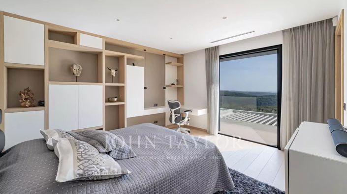 Image No.13-6 Bed House for sale