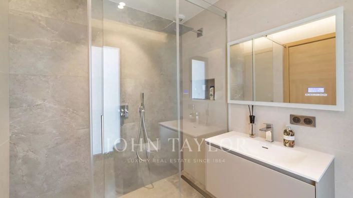 Image No.15-6 Bed House for sale