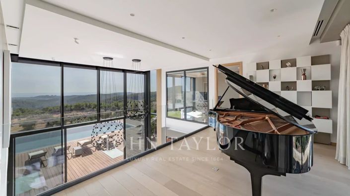 Image No.16-6 Bed House for sale