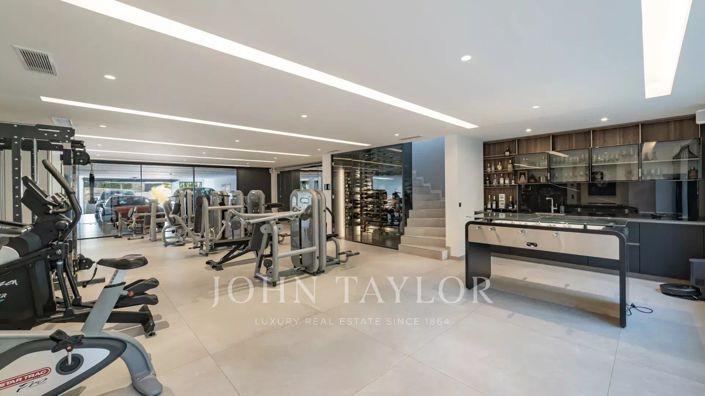 Image No.19-6 Bed House for sale