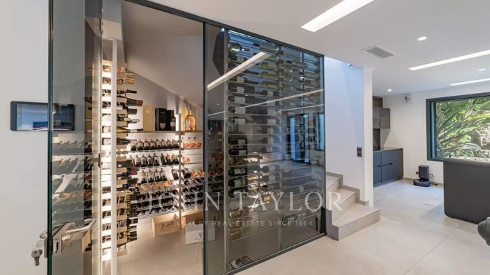 Image No.20-6 Bed House for sale