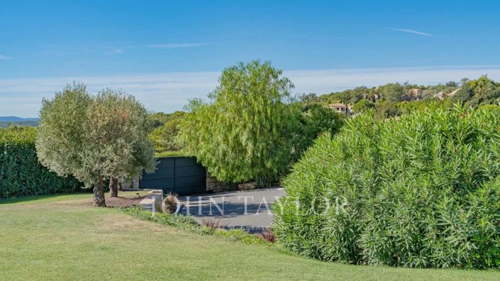 Image No.24-6 Bed House for sale