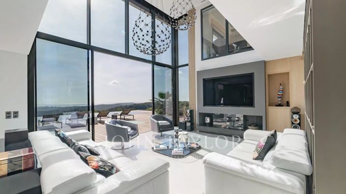 Image No.5-6 Bed House for sale