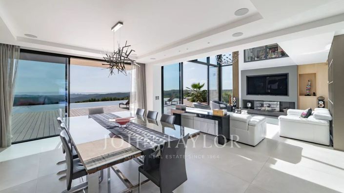 Image No.7-6 Bed House for sale