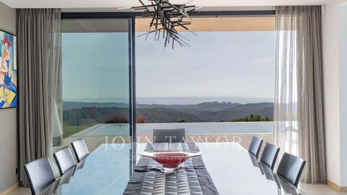 Image No.8-6 Bed House for sale