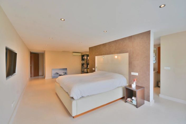 Image No.28-5 Bed House for sale