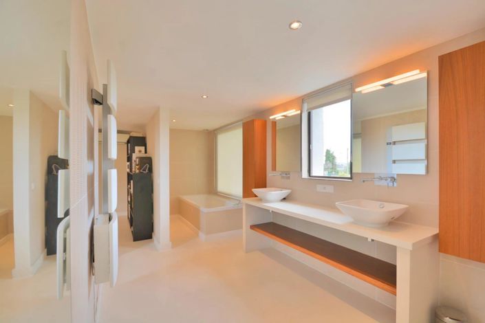 Image No.29-5 Bed House for sale