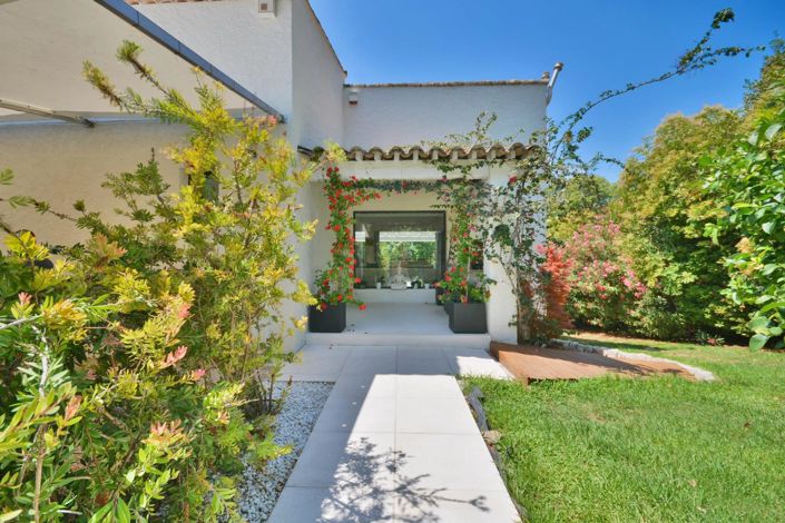 Image No.6-5 Bed House for sale