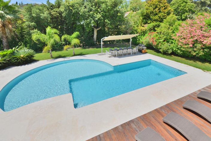 Image No.8-5 Bed House for sale