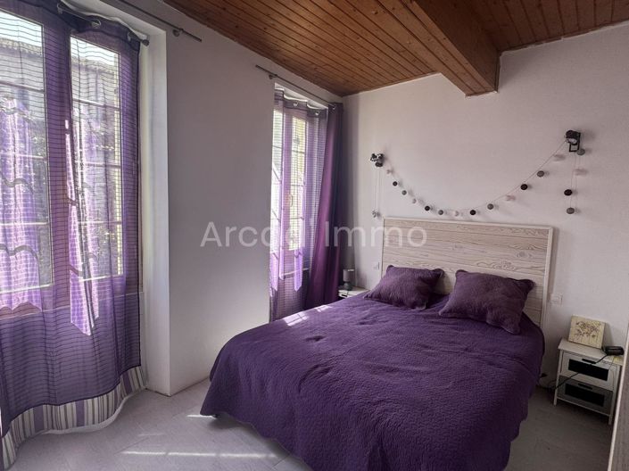 Image No.8-2 Bed House for sale