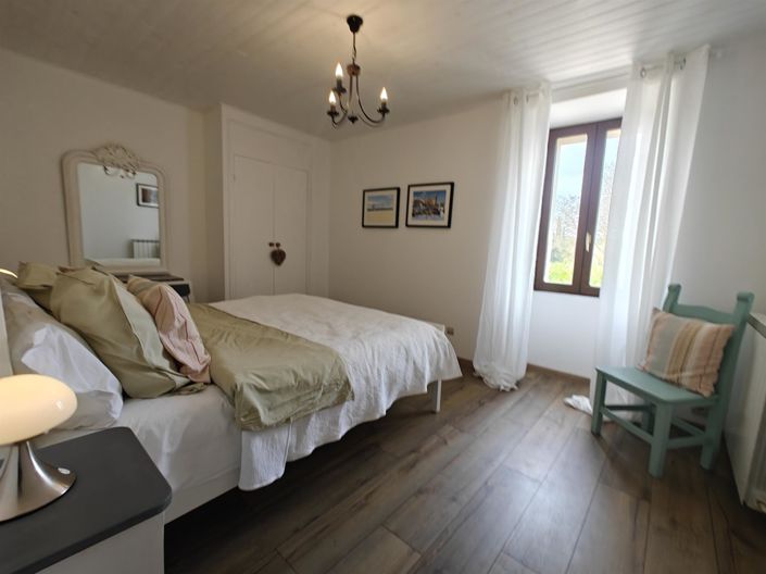 Image No.19-5 Bed House for sale