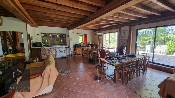 Image No.5-8 Bed House for sale