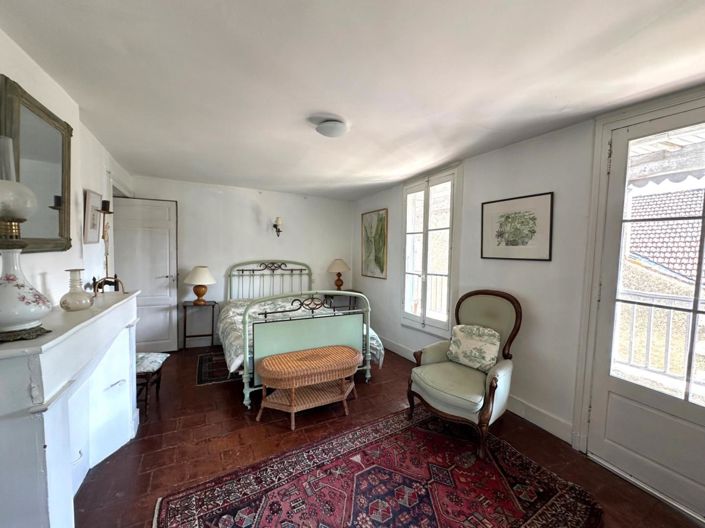 Image No.19-7 Bed House for sale