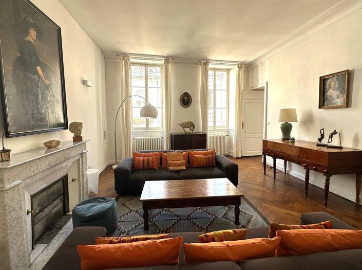 Image No.8-7 Bed House for sale