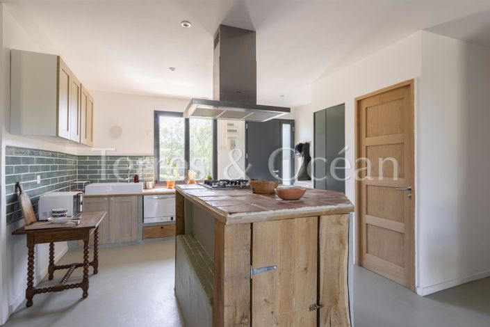 Image No.10-3 Bed House for sale