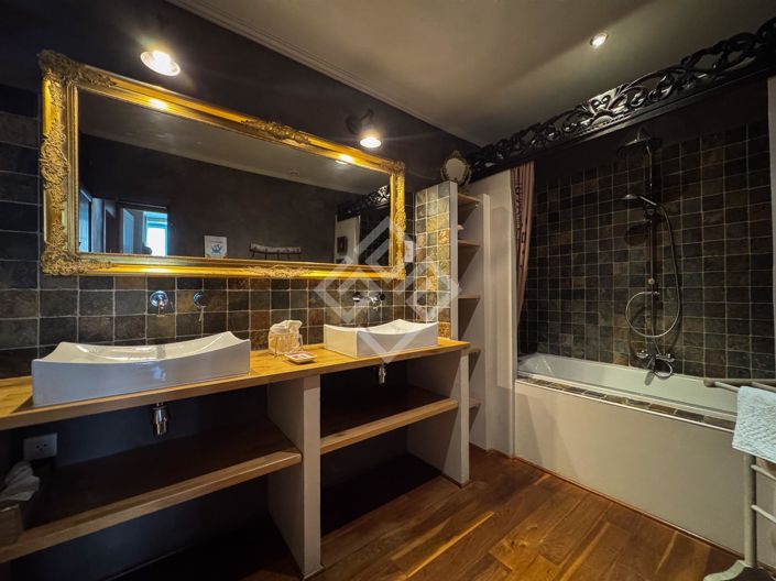 Image No.33-9 Bed House for sale