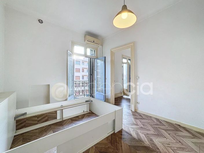 Image No.10-3 Bed Apartment for sale