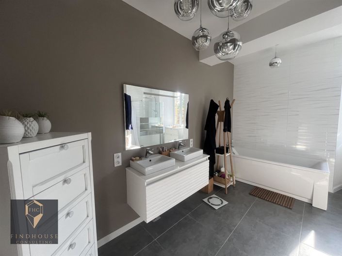 Image No.13-5 Bed House for sale