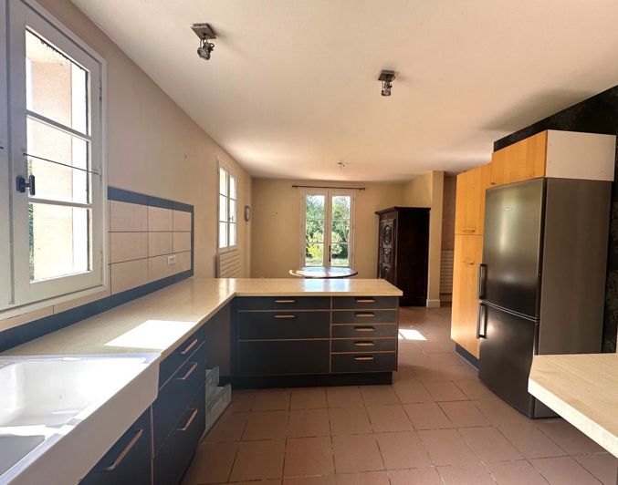 Image No.10-6 Bed House for sale