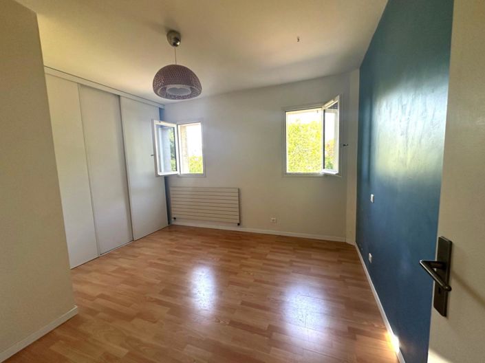 Image No.13-6 Bed House for sale