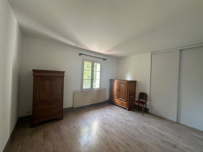 Image No.15-6 Bed House for sale