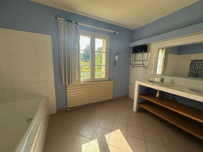 Image No.17-6 Bed House for sale