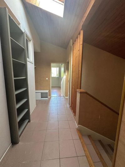 Image No.19-6 Bed House for sale