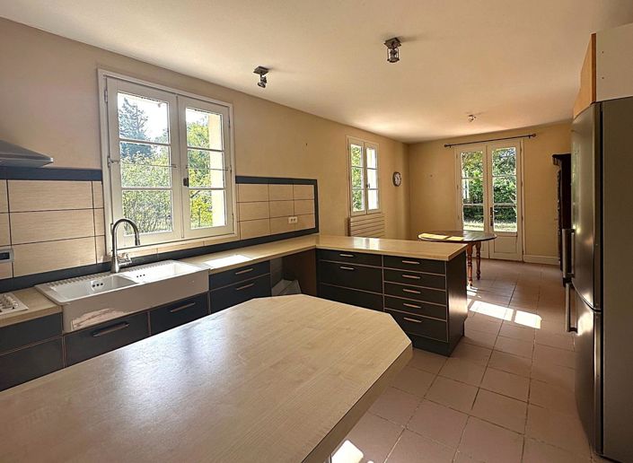 Image No.7-6 Bed House for sale